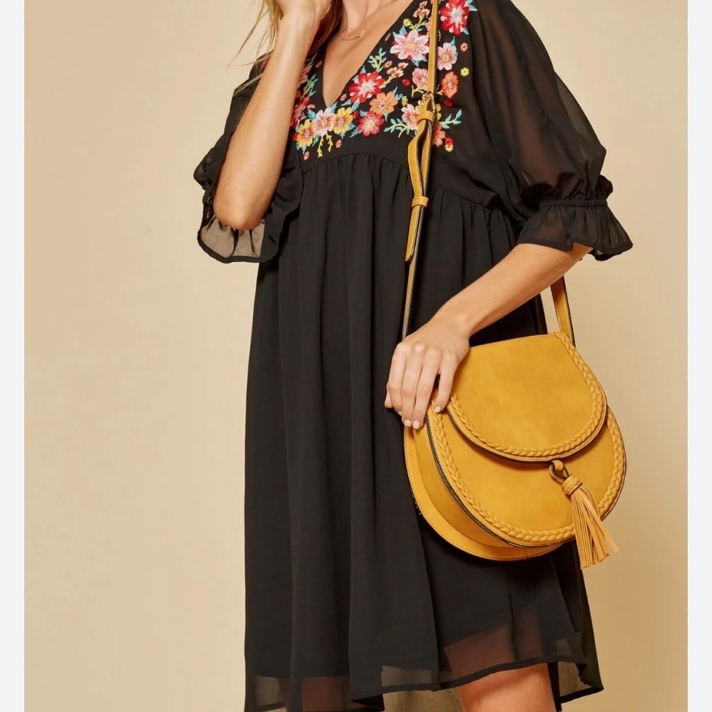 Savannah Jane Black Floral Embroidered Mini Dress Size Small
